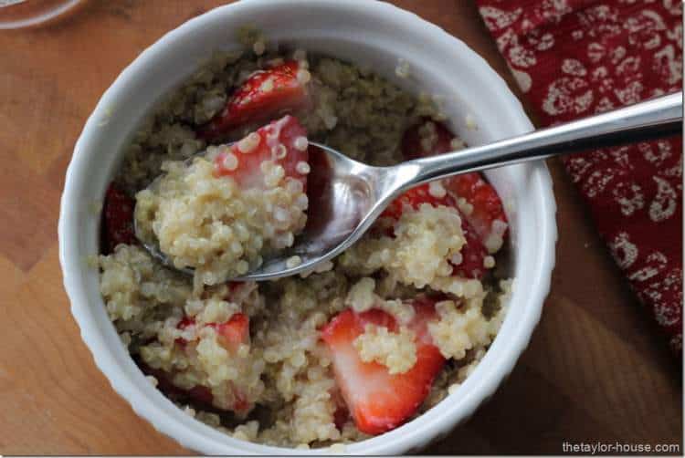 healthy quinoa breakfast recipe with strawberries